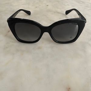 Gucci sunglasses, brand new, never worn!